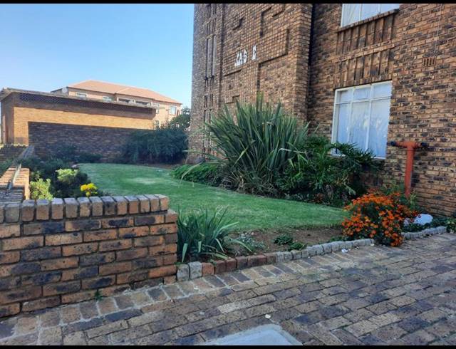 2 BEDROOM APARTMENT FOR SALE IN VANDERBIJLPARK CENTRAL